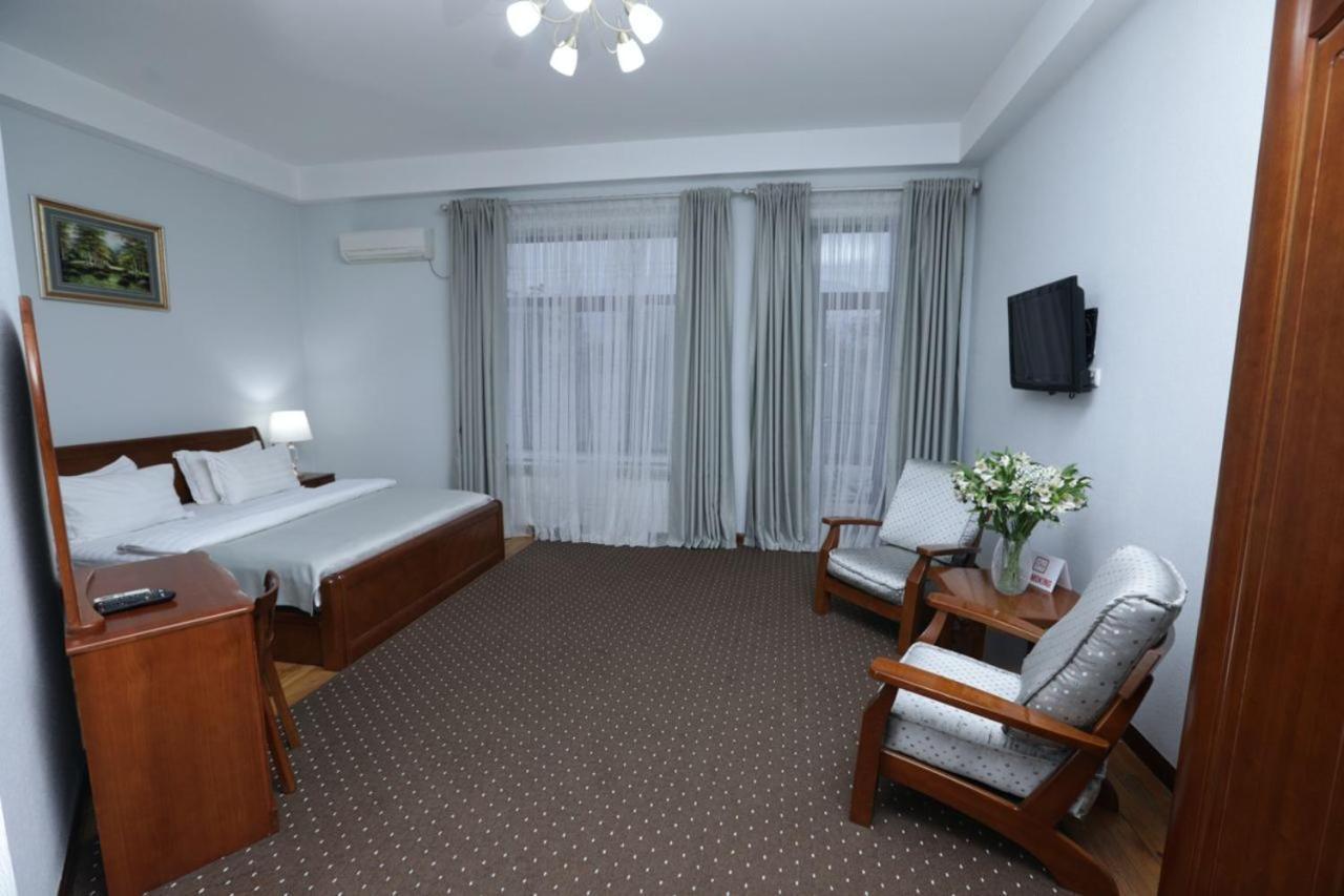 Khujand Grand Hotel Экстерьер фото